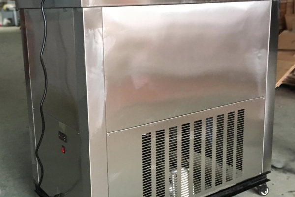 Masina inghetata pe bat